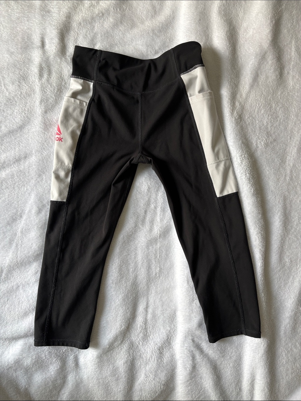 Reebok Black and White Capri Leggings with Pink Logo - Picture 3 of 9